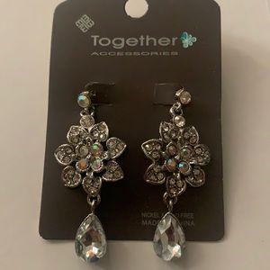 NWT silver metal crystal earrings beautiful!